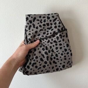 Vitality (Balance Athletica) Ascend leggings Snow Leopard print SMALL NWOT